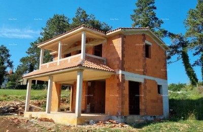 Prodaja samostojeće kuće u Roh-Bau fazi s okućnicom  - Pazin okolica