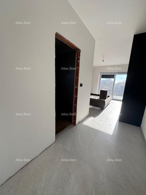 Šišan. Novozgrajena hiša z bazenom 37