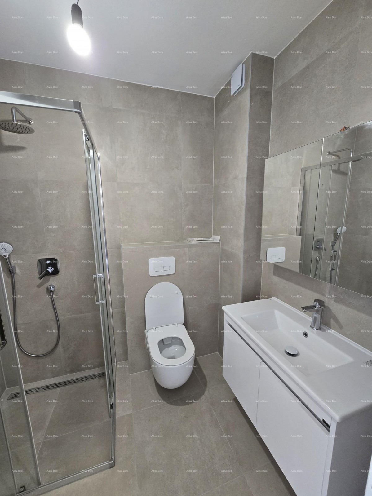 Novogradnja! Medulin! Prodaja. Dva nova objekta, 200 metrov do morja. Neposredna bližina hotela Medulin. 11