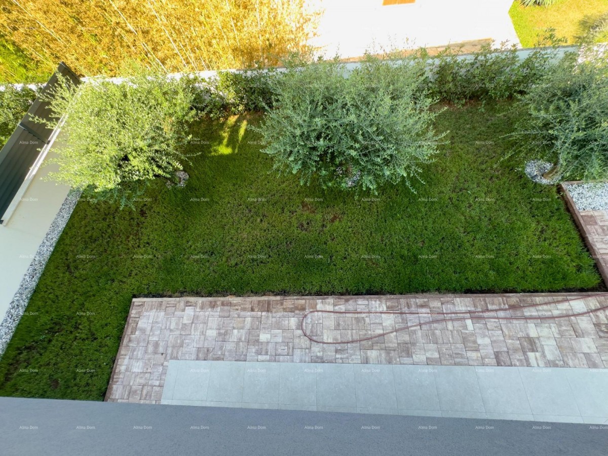 We are selling a semi-detached villa with a pool and a garage 36