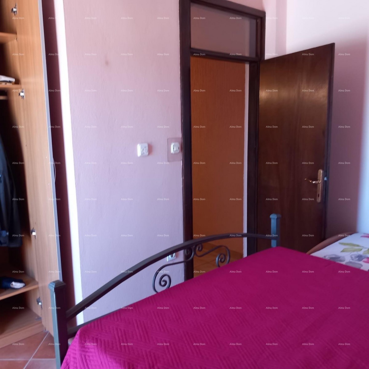 Prodaja kuće s dvorištem i parkirnim mjestima, Pula! 16