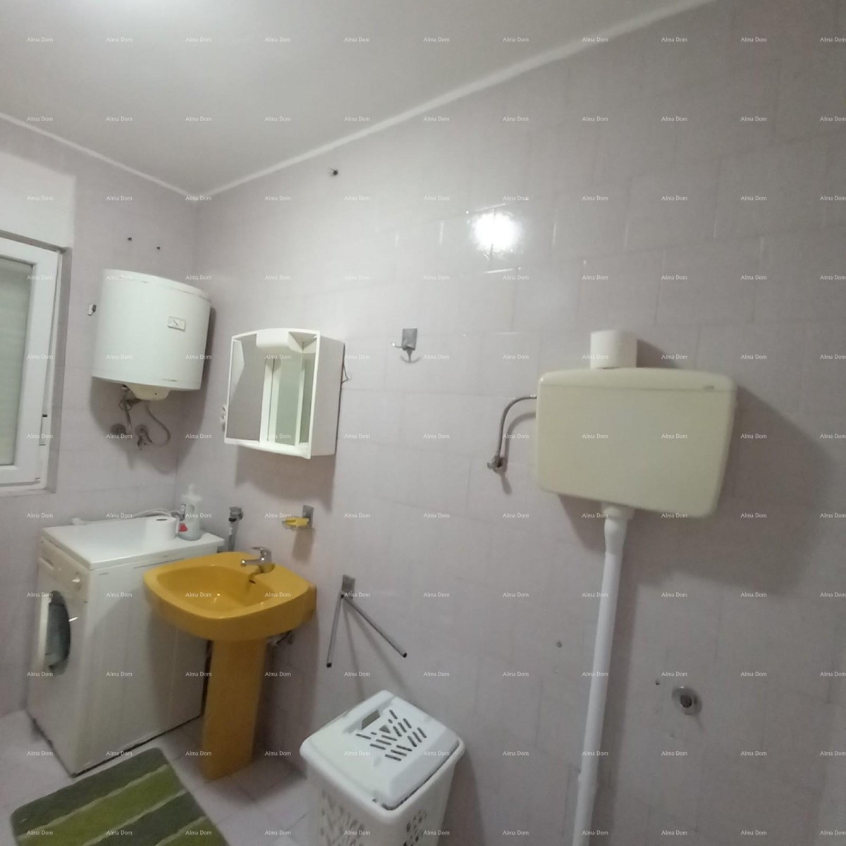 Prodaja, Ližnjan , kuća u nizu sa tri apartmana. 27