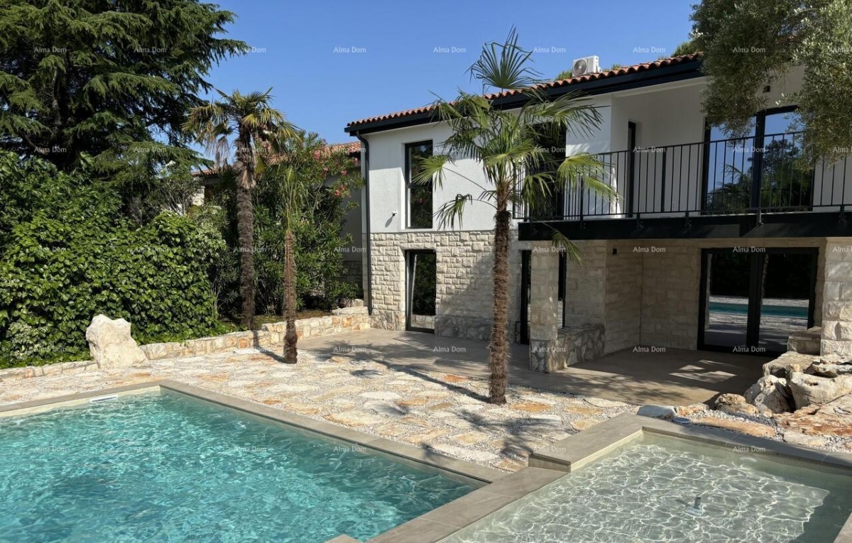 Продажа - большая квартира с двумя отдельными жилыми единицами и частным бассейном и двором, Умаг! 4