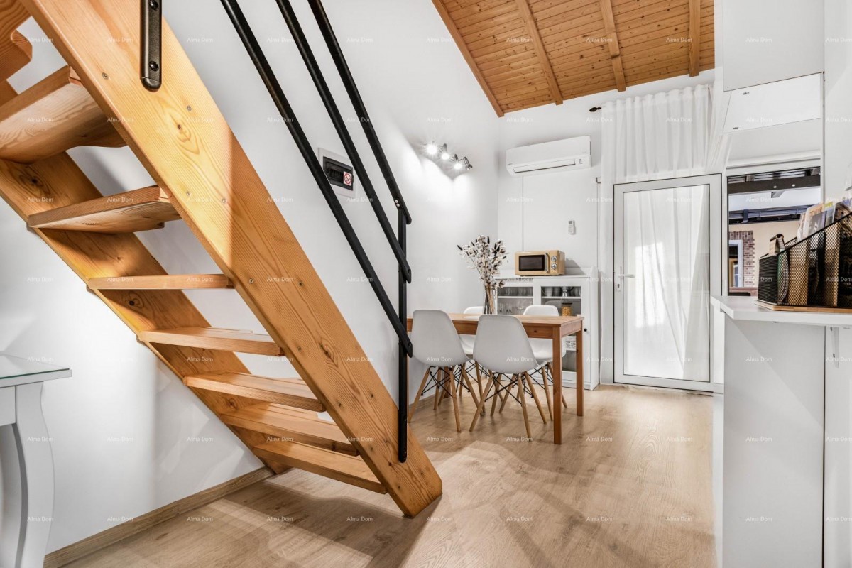 Prodamo dve povezani hiši v Pomeru 17