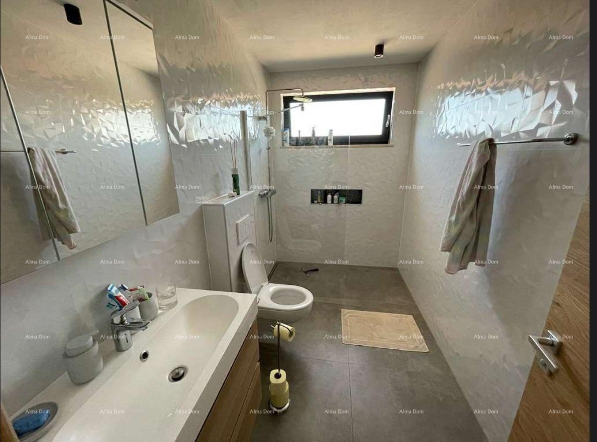 Moderna vila v Istri s pogledom na morje, strešno teraso in urejenim vrtom – 800 m od plaže 3