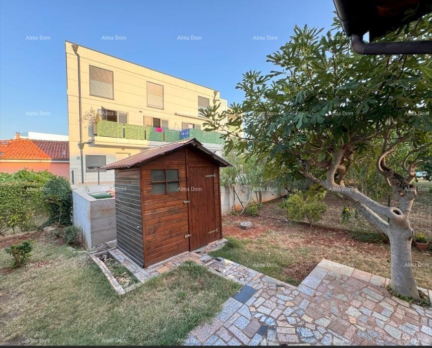 For Sale: Apartment in Novigrad with a Large Garden. 7