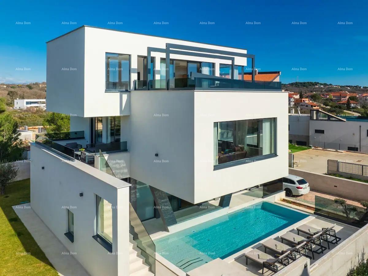 Prodamo čudovito vilo s pogledom na morje! 1