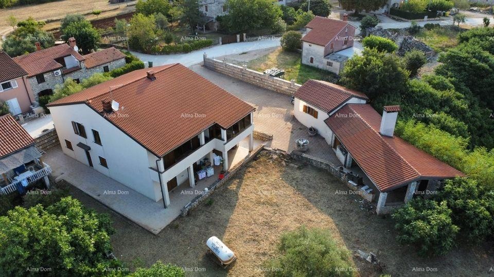Casa 420m2 con tre appartamenti in vendita, Umago 2