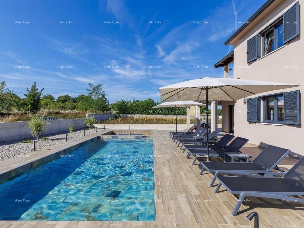 In vendita villa di lusso con piscina in un'oasi verde nei dintorni di Labin 3