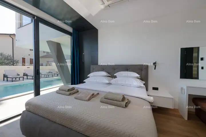 Prodamo čudovito vilo s pogledom na morje! 3