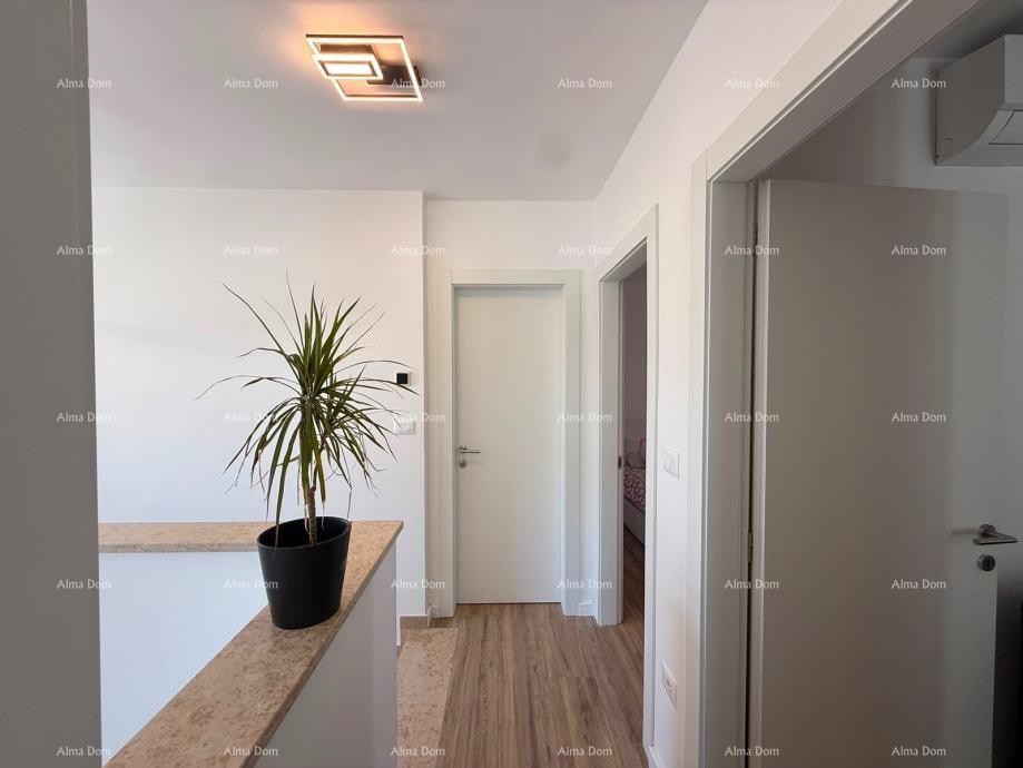 DVOETAŽNI APARTMA S PRIVATNIM BAZENOM IN VELIKO ZEMLJIŠČE – POREČ 18