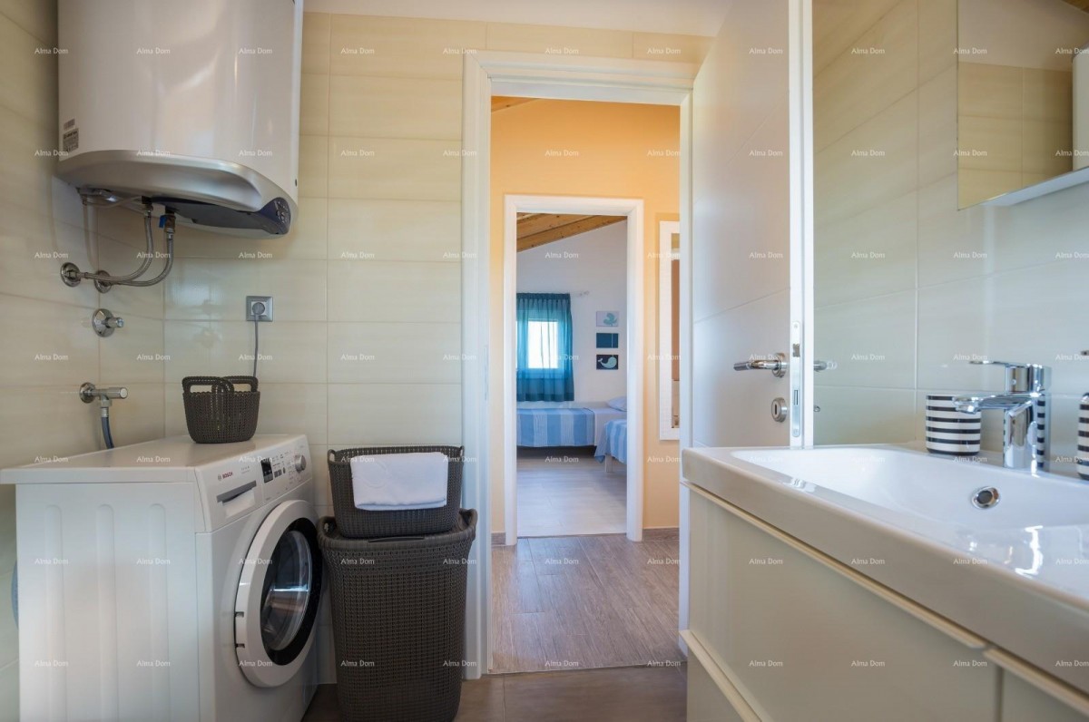 Fažana, detached house on a large plot of 1844 m2. View of the entire Fažana. 16