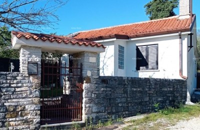 Duplex kuća u blizini Oprtlja, s dvorištem i pogledom na prirodu