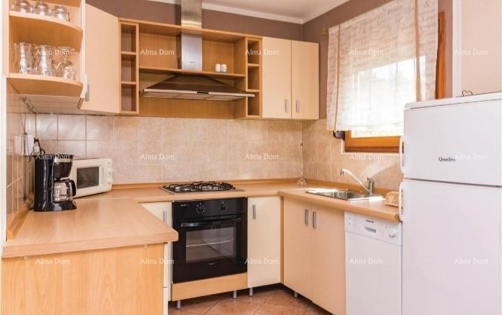 Приземный дом с бассейном в спокойном месте, Пула 11