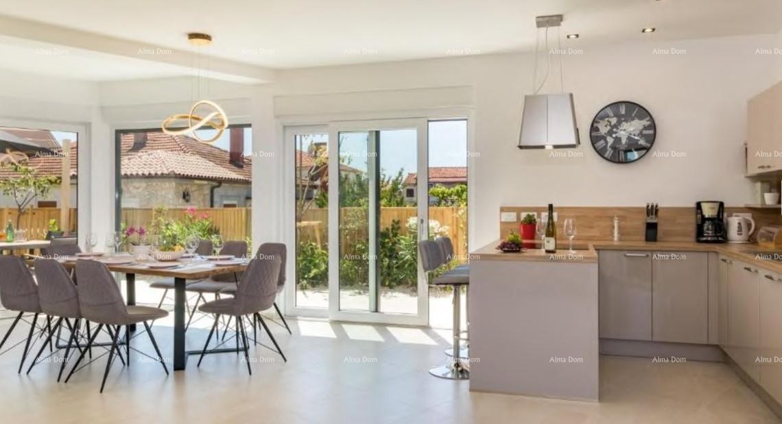 Prodaja čudovite vile s bazenom, jacuzzijem in pogledom na morje, Fažana! 8