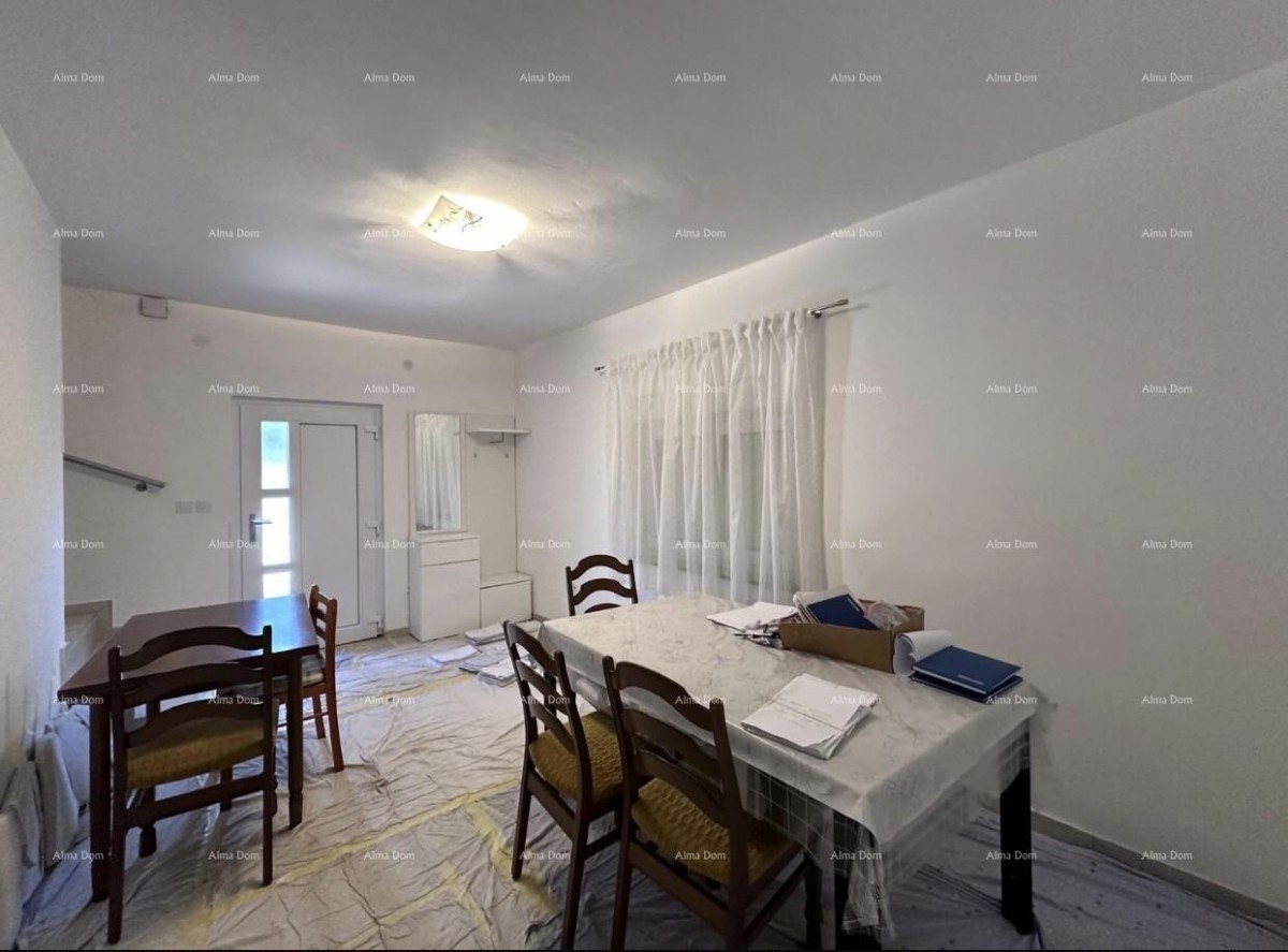 House with permission to build 4 apartments! 31