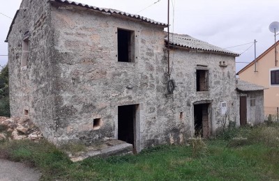 Detached Istrian house 159m2 for adaptation