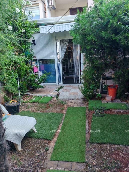 Novigrad - Mareda Vendesi appartamento con giardino, a 150 m dalla spiaggia! 1