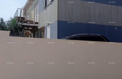 Prodamo hišo v Banjolah