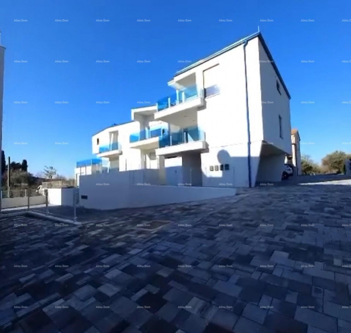 Moderan apartman u bloku A s vrtom i parkirnim mjestom, blizina Umaga! 1