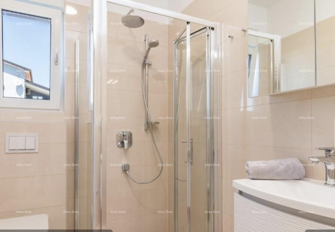 Prodaja čudovite vile s bazenom, jacuzzijem in pogledom na morje, Fažana! 11