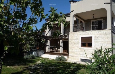 Grande e bella casa in vendita a Umago