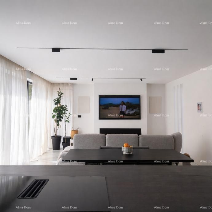 For sale: single-story house in a quiet part of Labin. 1