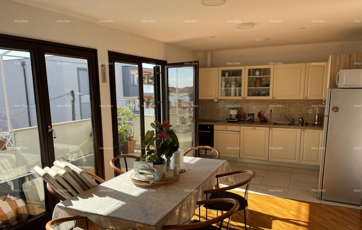 Продается красивый дом недалеко от моря в Умаге. 13