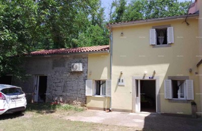 Prodaja hiše z dvoriščem in velikim zemljiščem, Barban