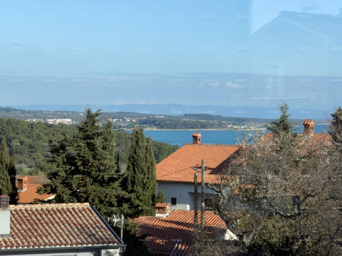 For sale: Attractive house in Premantura with a sea view. 35