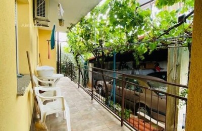 Просторный дом в Пуле с большим двором и множеством возможностей