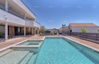 Fažana - Peroj - Čudovita vila s bazenom in pogledom na morje v bližini plaže