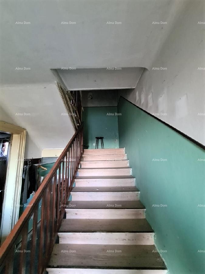 We are selling an old Istrian stone house with a view of Grožnjan. 9