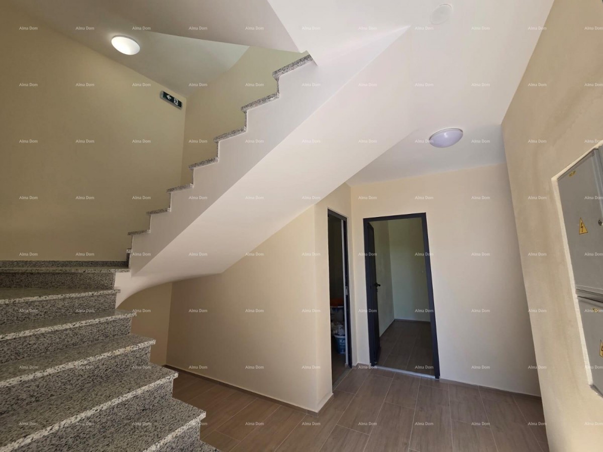 Dvosoban stan s velikim vrtom 100 metara do rive. 20