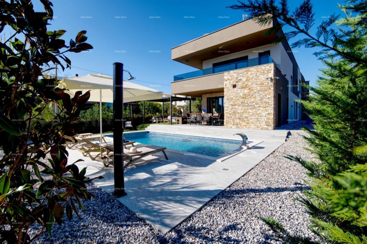Moderna villa s bazenom i saunom, Marčana! 3