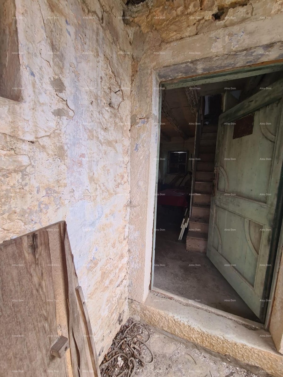 For sale: old stone house in Peroj 10