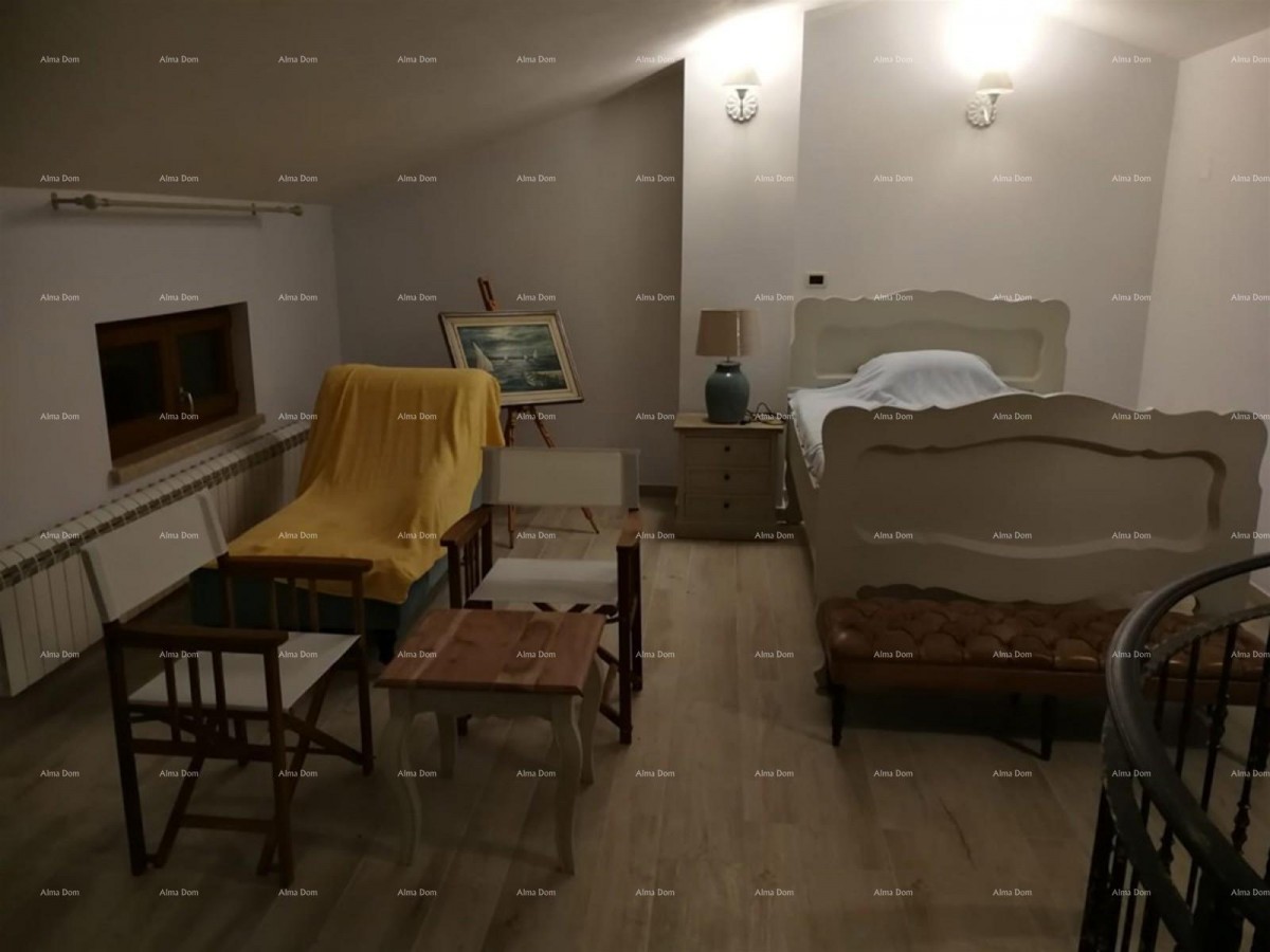 Лабин околица, Каменный дом с бассейном и большим двором 4