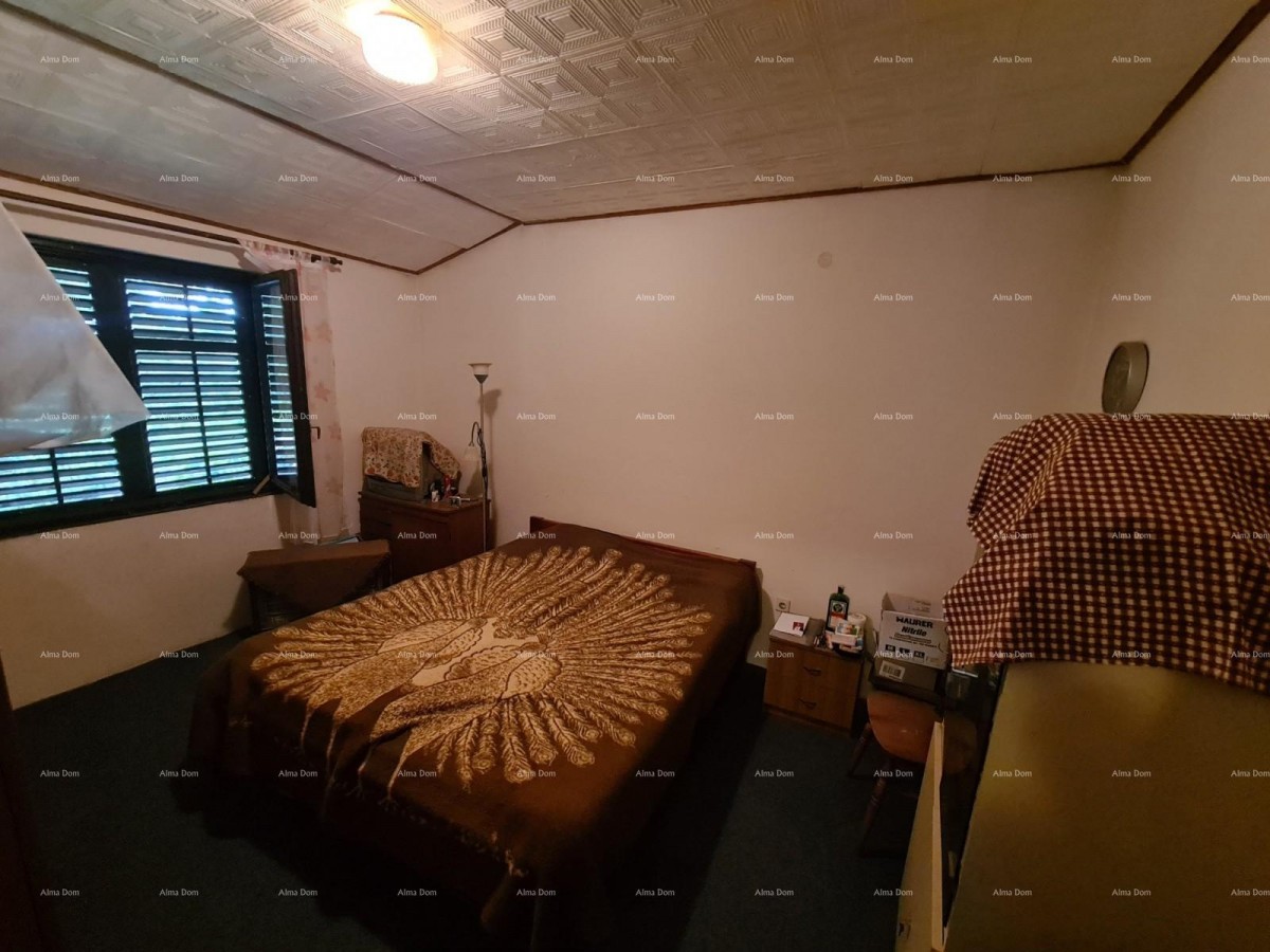 Prodamo hišo z velikim dvoriščem, Jadreški 9