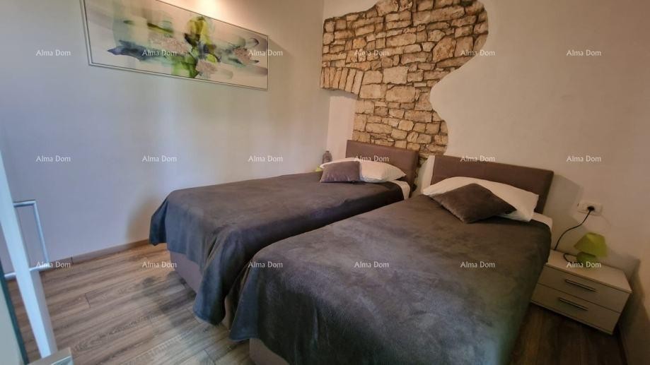 Sveti Lovreč, Čudovita kamnita vila z veliko parcelo 8