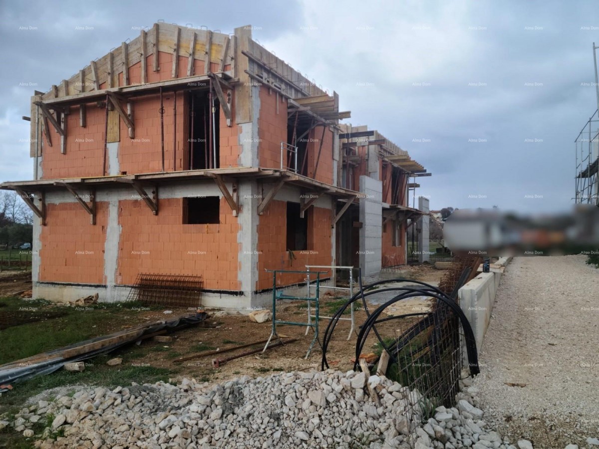 Poreč – stan s terasom i dvorištem. Blizina Valkarina. 13