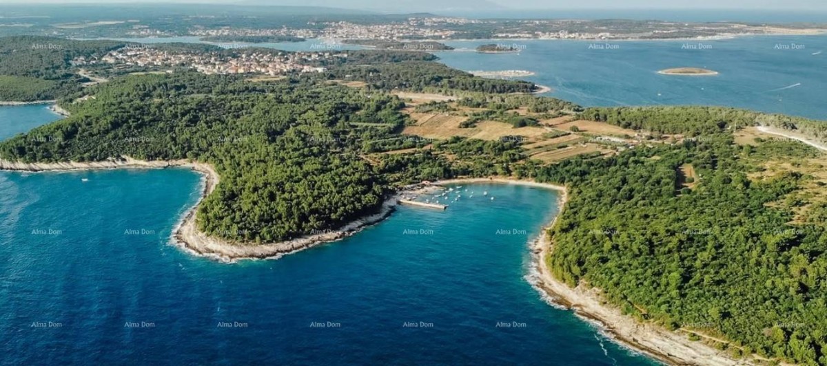 Premantura, construction land with an area of 1,800 m² 1