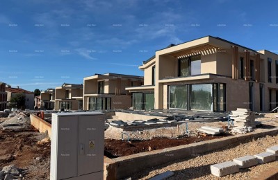 Продажа современных вилл в прекрасном жилом районе Умаг V3