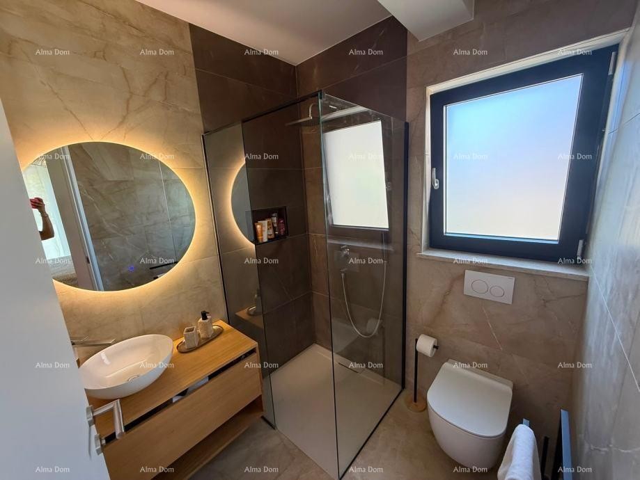 DVOETAŽNI APARTMA S PRIVATNIM BAZENOM IN VELIKO ZEMLJIŠČE – POREČ 8