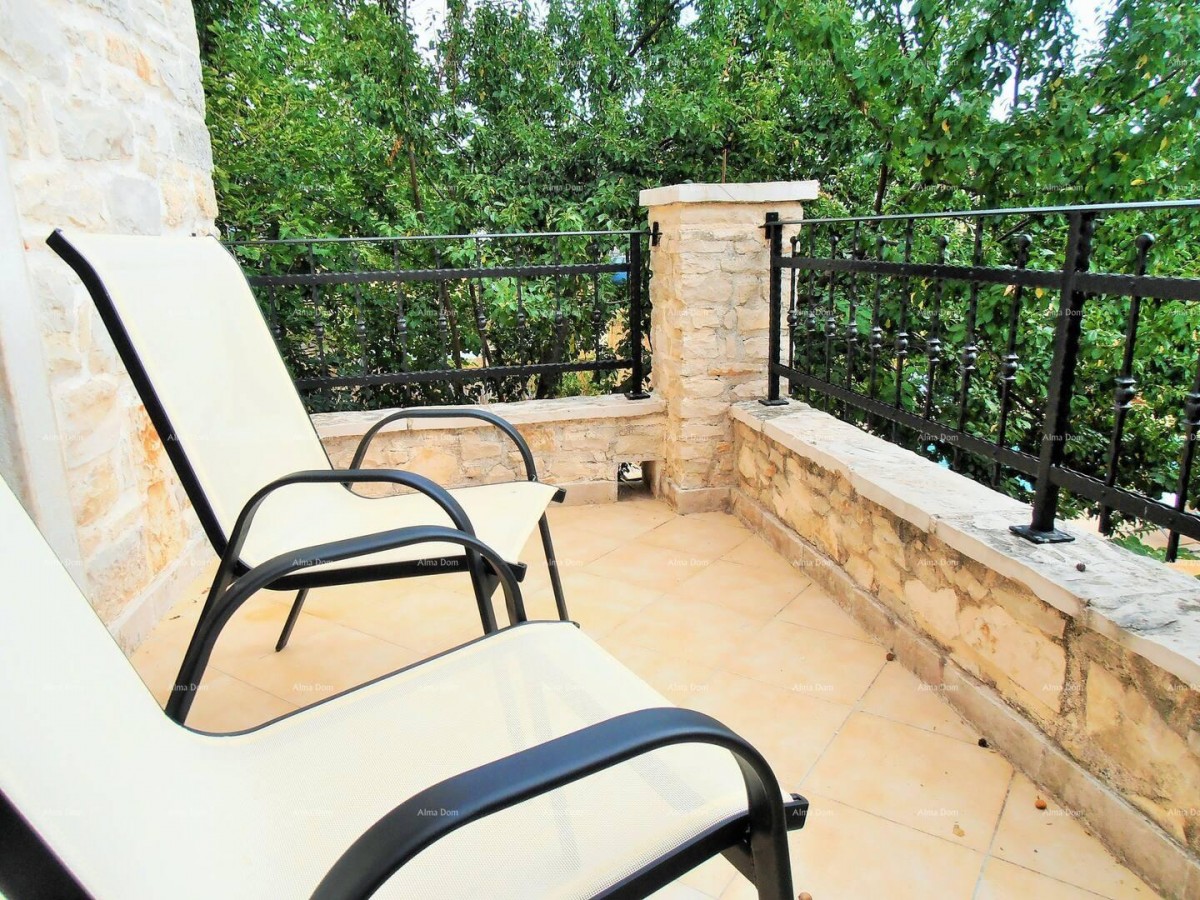 Marčana,  два каменных дома с бассейном. 10