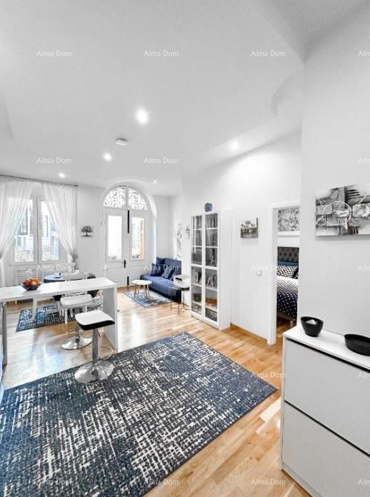 Luksuzan stan u srcu Pule – 122 m². Pješačka zona. 1