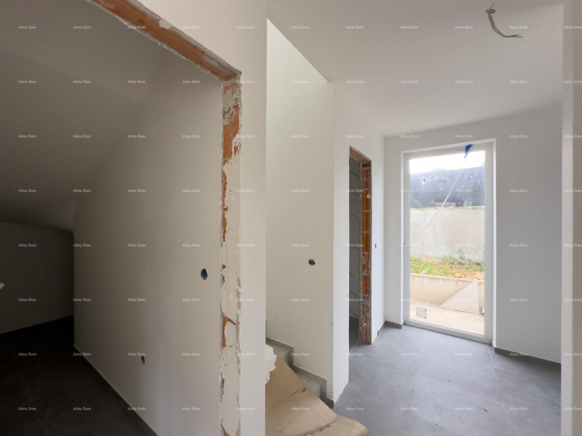 Prodamo hišo na odlični lokaciji. Blizu marine. 28