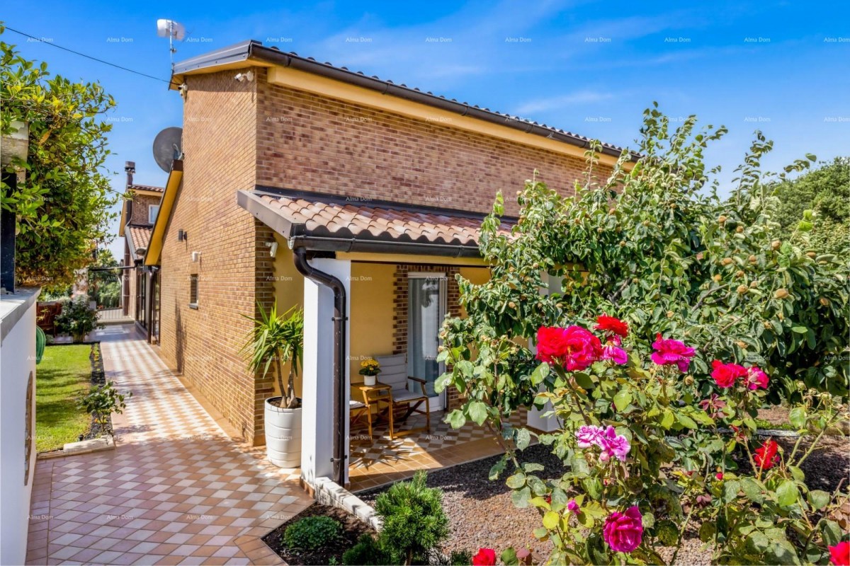 Prodamo dve povezani hiši v Pomeru 1