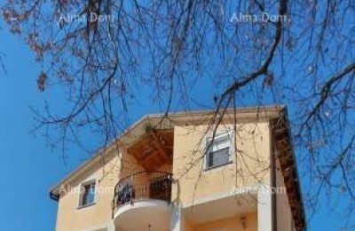 Rovinj – edificio residenziale e commerciale con attività consolidata
