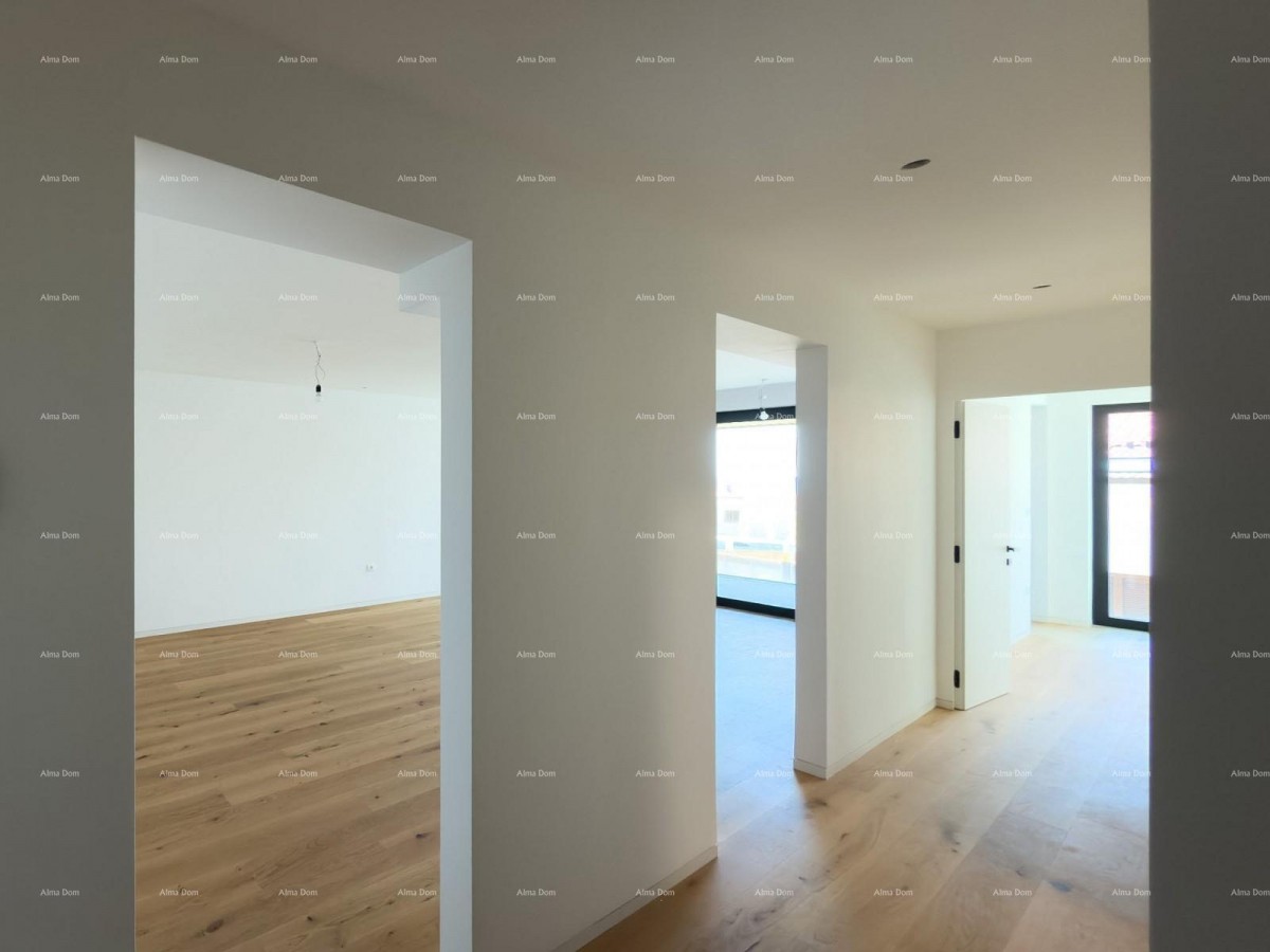 Vendita di appartamenti in edificio residenziale e commerciale con vista mare, centro di Umago! S3 2