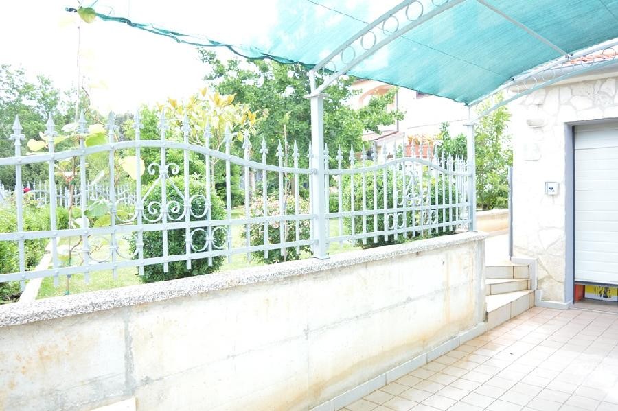 Detached near the beach! 8